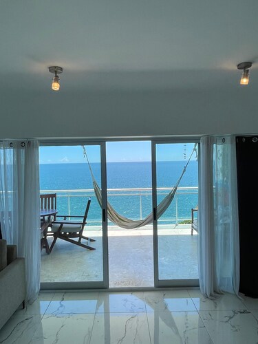 Fabulous ocean view in centrally located apartment