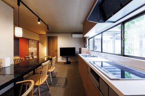 R-Guest Residence Tsurumibashi
