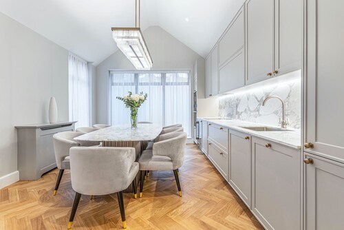 Wimpole Mews - 4 Bedroom Apartment