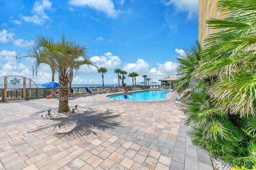 ⛱️Beachfront with Beach Service-Incredible Views-Gulf Crest 2105B⛱️