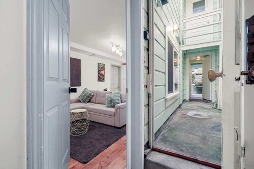 Bright & Modern 2BR/2BA Near SFSU & Transit