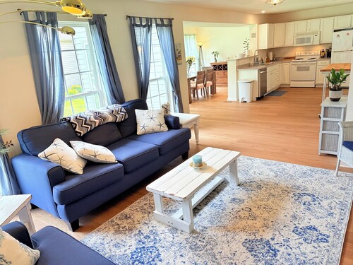 Spacious 4-bedroom house in charming Ocean View with Pool! Minutes from Bethany!
