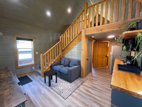 Cozy cabin in the Lardeau valley. Start your adventures here!
