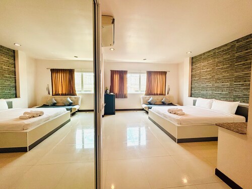 Ree Riverside hotel