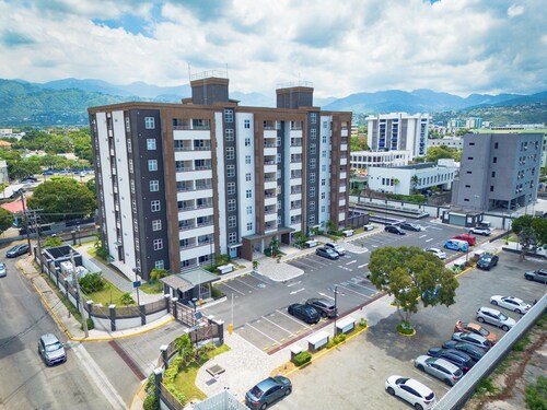 Urban Charm: Modern One Bedroom