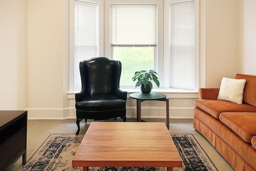 Detroit 6BR House Wifi, Parking, Pet Friendly