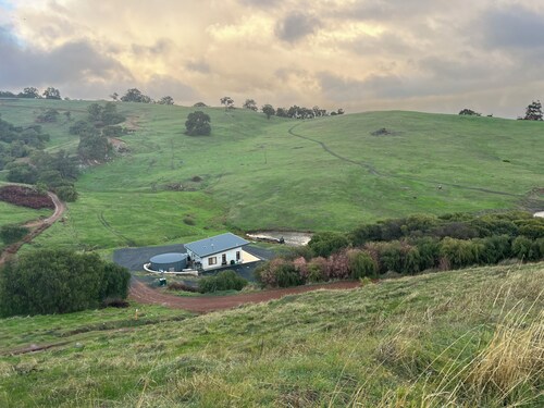 A peaceful Ferguson valley getaway close to MTB trails, wineries, and breweries