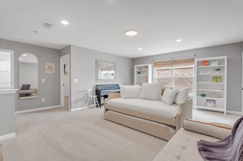 Pristine 4BR w/ Fire Pit, Walk to Starbucks & Swig