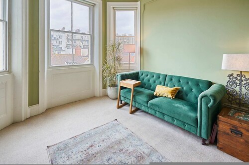 Host Stay Mermaid Hove
