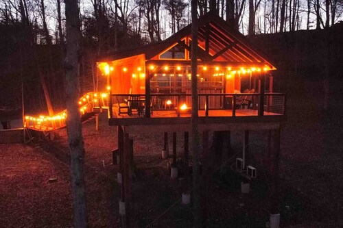 Aerial Joy Treehouse with Hot Tub!!!(Lake Malone)