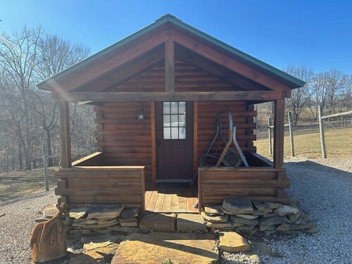 Charming Log Cabin in Hocking Hills Old Man's Cave