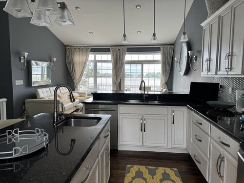 Peaceful Waterfront Stay – Stunning Lake Ontario Sunset Views + Pet Friendly