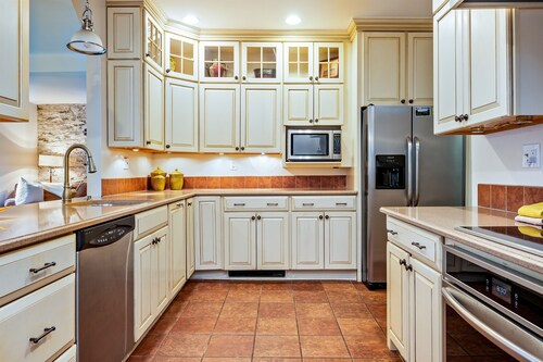 Historical | Lake Access | Near Wineries