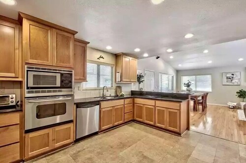 Mv 350 Lake Tahoe Cabin with Hot tub