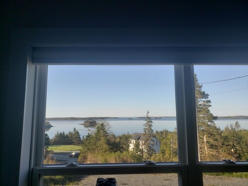 Beautiful brand new cottage overlooking the islands of Pleasant Harbour