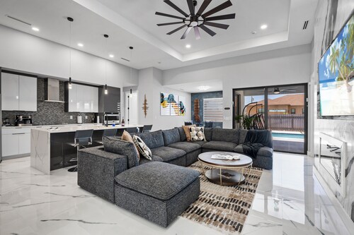 Sunshine Paradise in Cape Coral Heated Pool