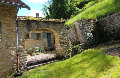 House with breathtaking view of Baume-les-Messieurs abbey