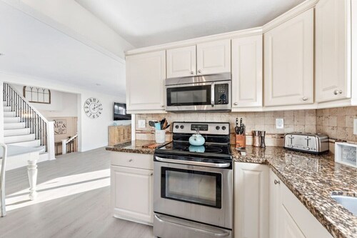 Charming Cottage Close to Kemah Boardwalk