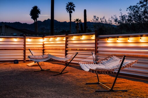 Family Escape: Fenced in Yard, Pool, AC, Hot Tub, 2 Fire Pits, Hammocks, Quiet