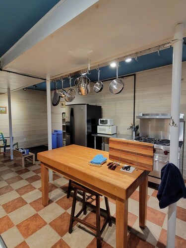 Nature’s Haven... 3BR Barn suite, all conveniences of home, walk to town,