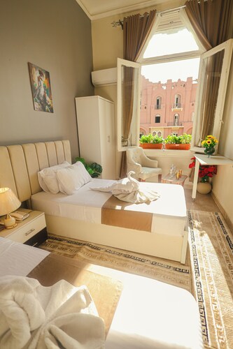 Downtown Antique Hotel