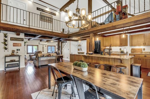 Spacious Luxe Condo in Historic Downtown Wolfeboro