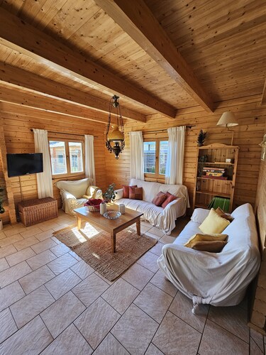 Charmantes Holzblock Ferienhaus mit Garten