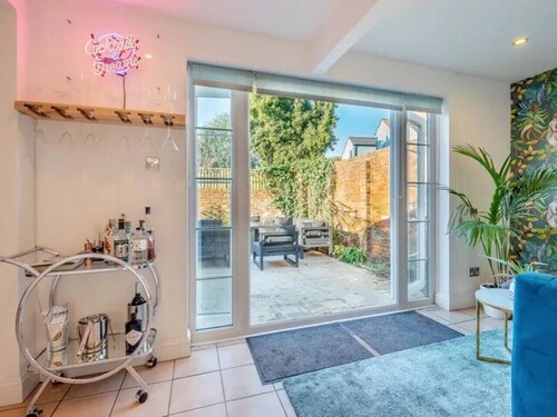 Lymington Retreat with Garden