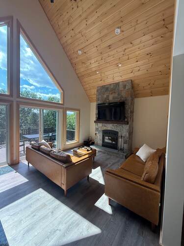 Gorgeous Mountainside Chalet in Jackson, NH
