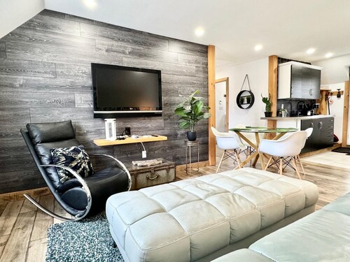 Le Wolfe\ 2 Bedrooms\ 2 min Falls \ Free Parking