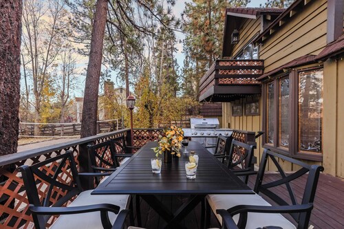 Sleeps 23 2 Homes, Lakefront, Private Dock, Hot Tub, Game Room, Swingset, View