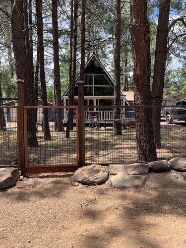 2 King Beds, Family-Friendly- Fenced, Pets OK, Loft, Fire Pit, Coffee Bar & WIFI