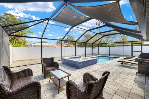 Beautifully appointed 3-bedroom, 3-bathroom duplex