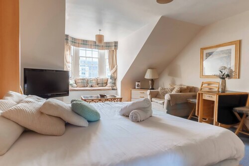 Peaceful City Retreat in Edinburgh's Heart