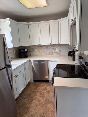 *NEW* Spruce House Near Lake Mac, 4BR