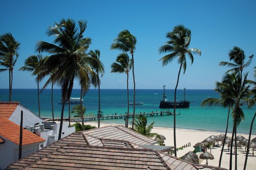 AVENTURA STUDIOS with ROOFTOP POOL