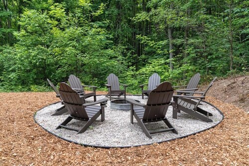 Cozy Fall Retreat with Firepits! Near Tunnel of Trees, 30 Mins to Mackinac Ferry