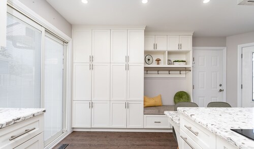 Aldergrove - Sleeps 10 - Hot Tub