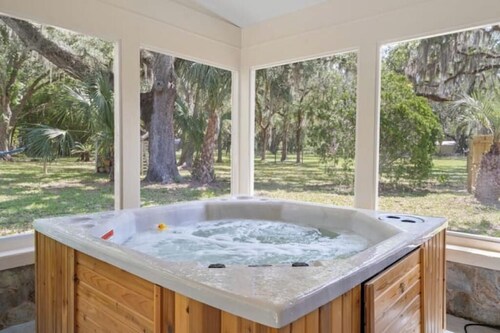 Winter Special, Family Fun Oasis-Near Springs-Huge Yard-Game Room-Spa-EV