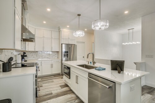 Walk to Mississippi River: Grafton Townhome!