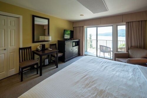Adventure Awaits—Secluded Orcas Island Stay | Hillside 1952