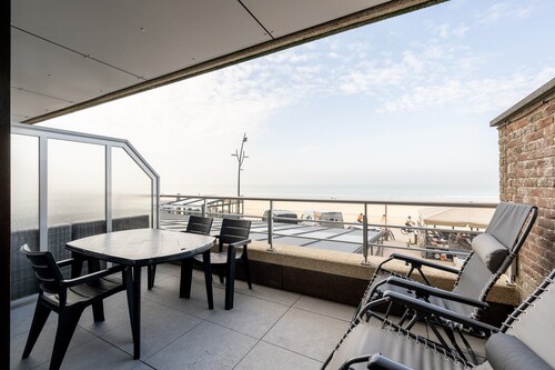 Seaview Apartment With Private Terrace