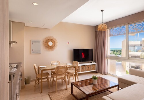 Xuru Stays I Roomy & Relaxed 1bdr @ Mangroovy Free Beach & Pool