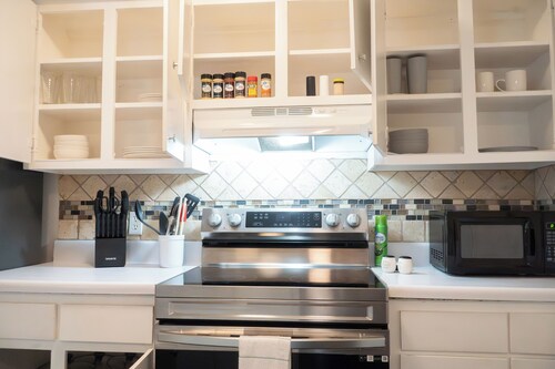 Cute! Cozy Corpus Christi Condo with All the Essentials. Minutes From Everything