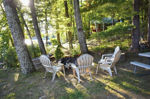 A cozy 2-bedroom lakefront cabin nestled in Maine, feat. kayaks and private dock