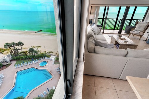 GUESTS RAVE: "The View!" Gulf Beachfront - 30ft Balcony - 9th Floor Corner Unit!