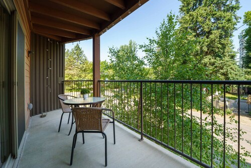 2BR Loft–5 Min to Lake&Downtown