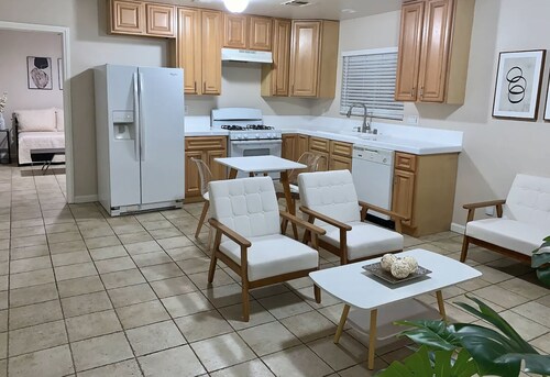 La Casita Española-Charming 2-bedroom house in brilliant Ventura