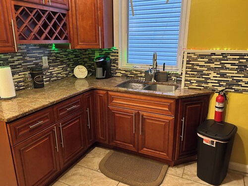 Serene apartment with AC in vibrant Paterson