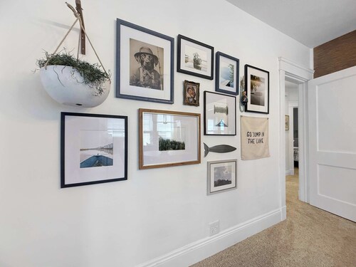 Chic Lakeside Retreat , Steps from the Beach!